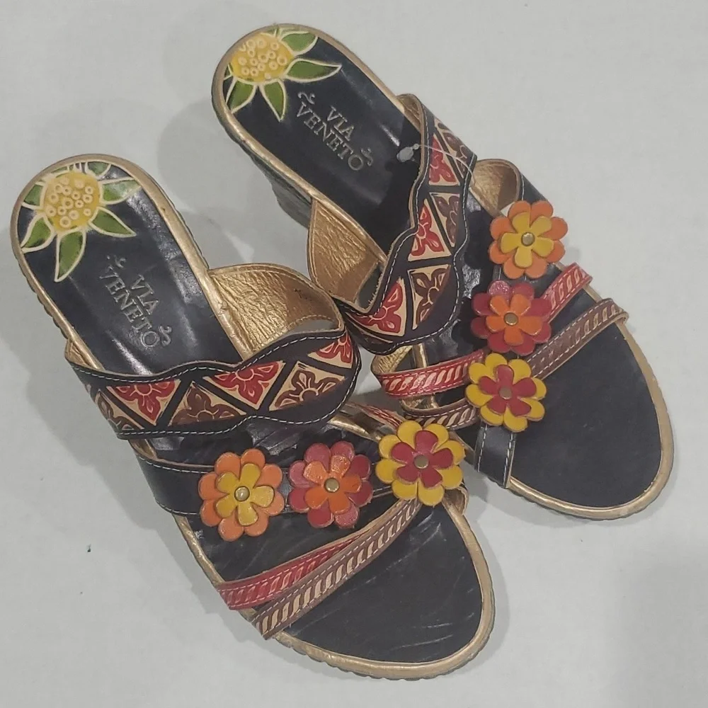Via Veneto Leather Floral Boho Wedge Heels Size 8